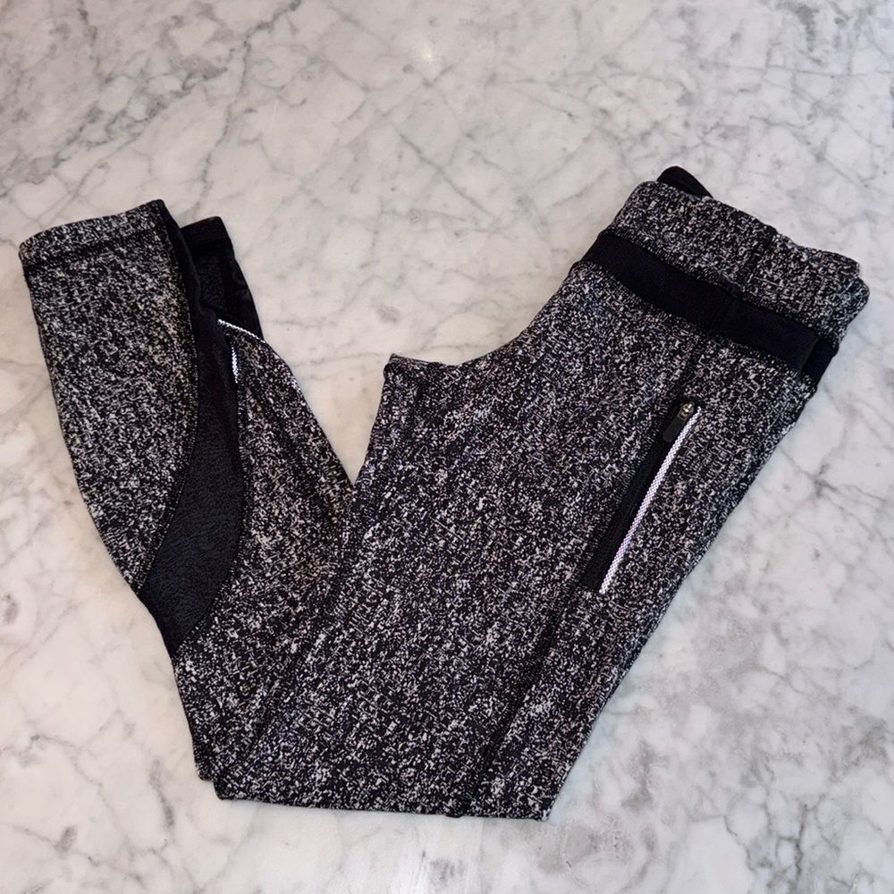 LULULEMON 7/8 BLACK WHITE LEGGINGS 4